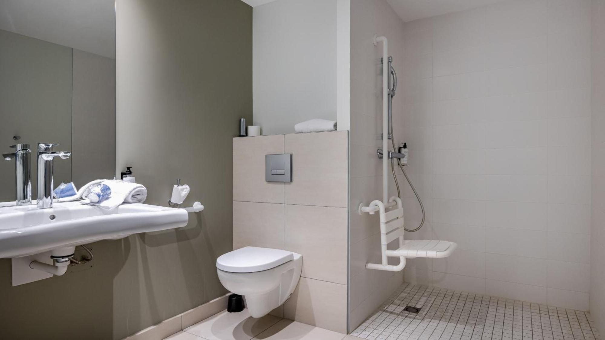 Hotel Akena Troyes - La Chapelle St-Luc Les Noes-pres-Troyes Ngoại thất bức ảnh